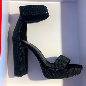 Wishbone Gina Crystal Heels Size 6